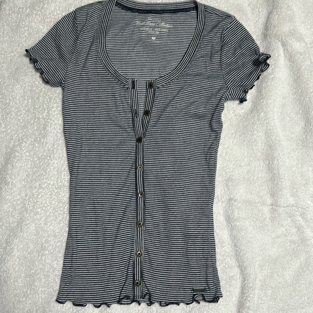 Hollister top
